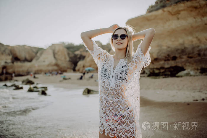 游泳比基尼美女照片_比基尼美女照片