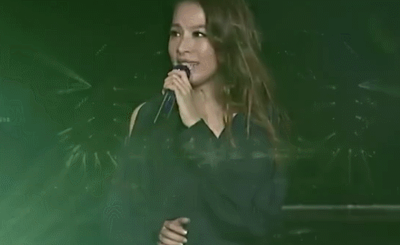 火辣身材，妙趣横生！脱裤美女现身！