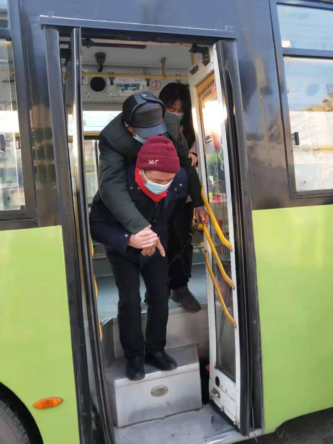 小班角色公共汽车游戏反思_小班角色游戏《公共汽车》_小班角色游戏公共汽车
