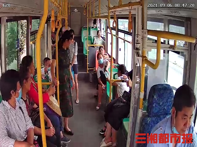小班角色游戏《公共汽车》_小班角色游戏公共汽车_小班角色公共汽车游戏反思