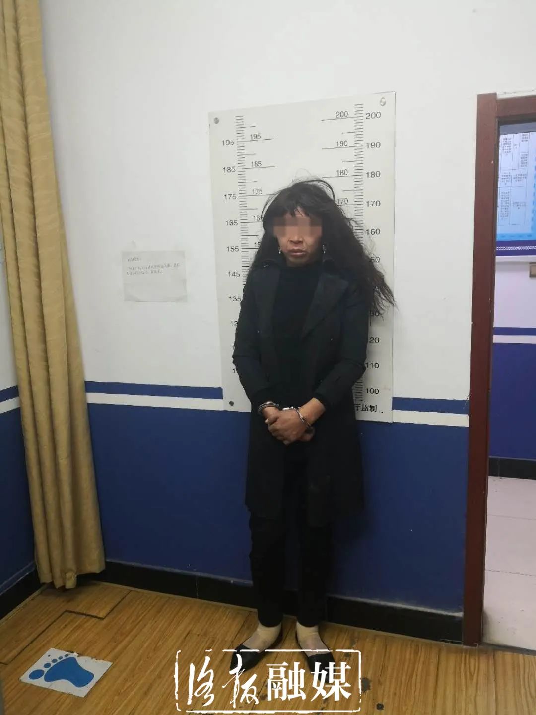 小偷抓警察的视频_警察抓小偷_小偷抓警察的游戏