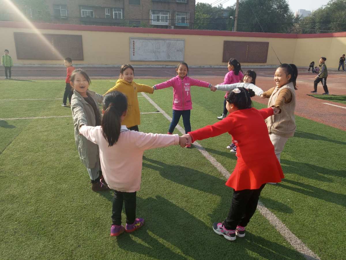 小学生课间文明游戏_中学生关爱的课间游戏_中学生课间游戏