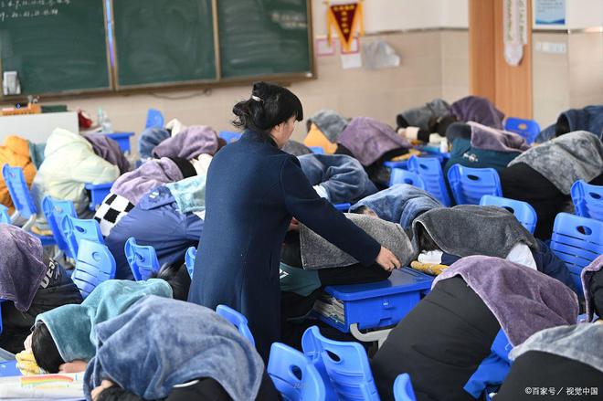 躺平摸鱼破解版内置FF菜单_躺平摸鱼MOD作弊菜单_躺平摸鱼