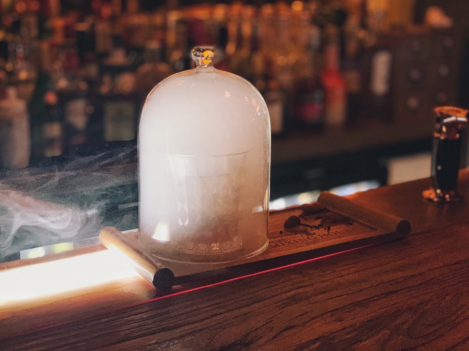 有一首歌叫什么酒馆打烊_幕后谈话等待酒馆打烊_酒馆不打烊