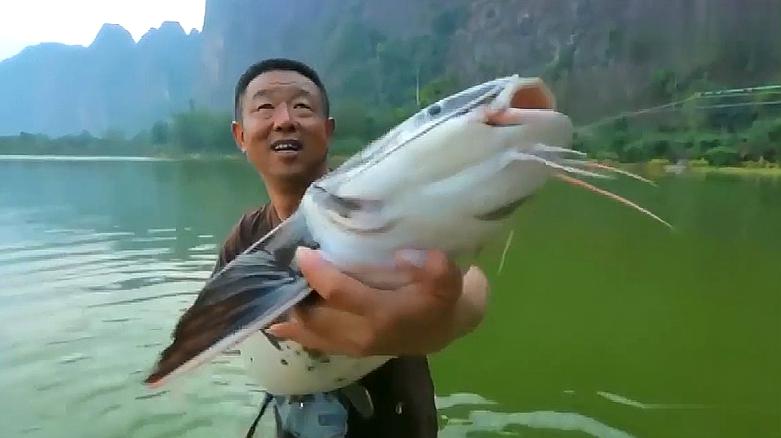 大鱼吃小鱼真人_小鱼吃大鱼的视频_大鱼吃小鱼视频