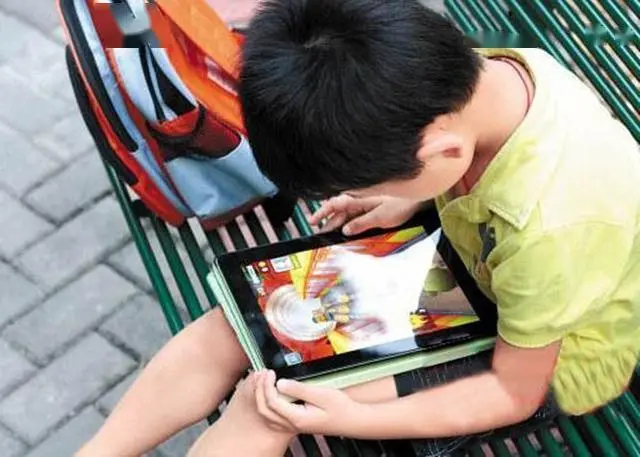 玩电脑游戏的手机软件_玩电脑手机游戏会卡吗_手机玩电脑游戏
