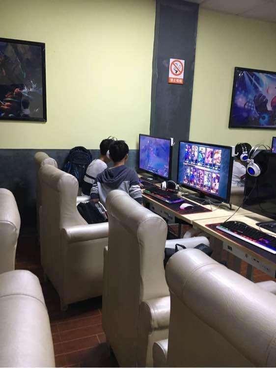 网吧模拟器下载安装手机版_模拟网吧2手机下载游戏_网吧模拟器下载手机版