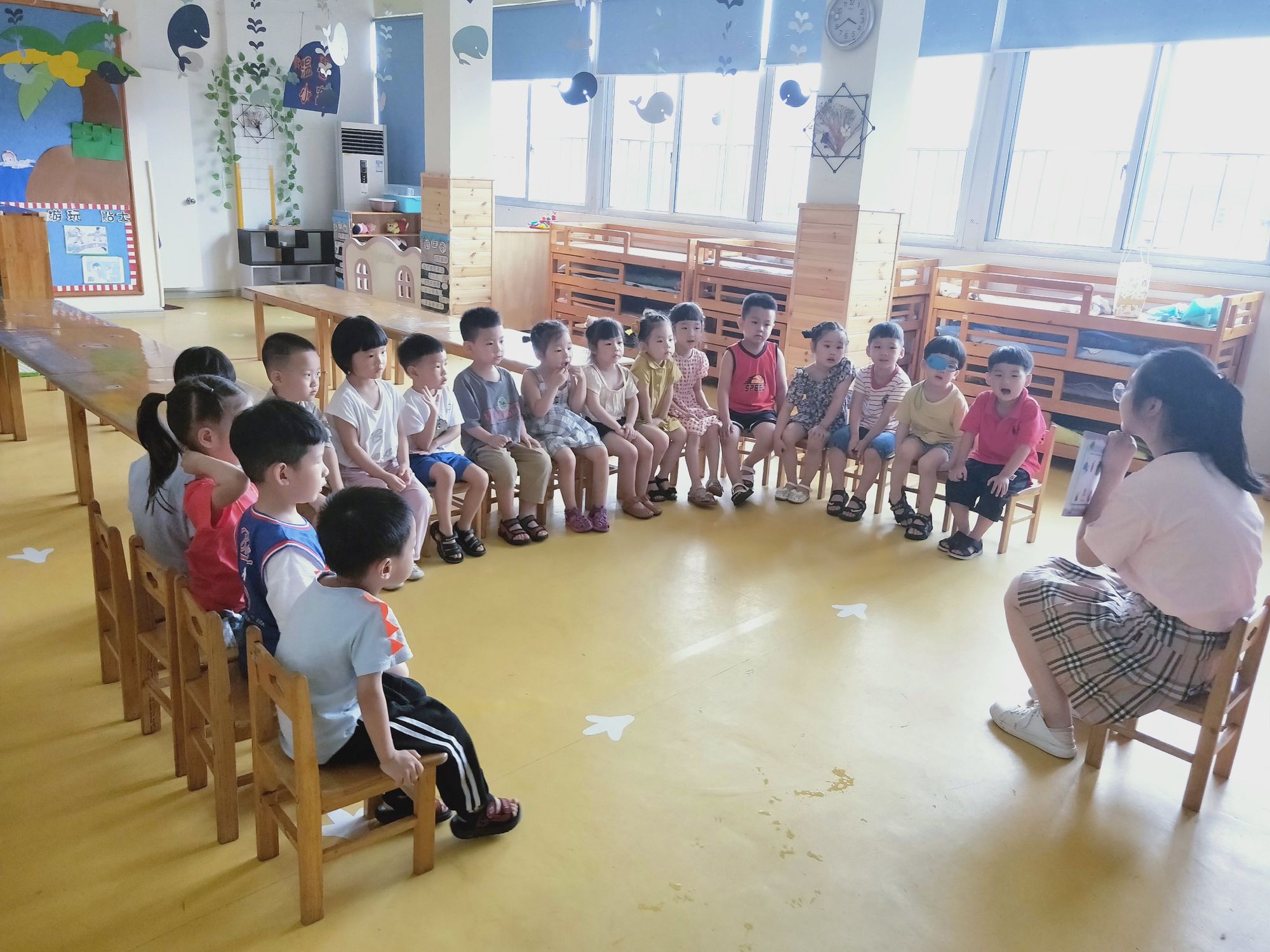 上课玩手机法律_上课玩手机违反了学校规定_在家上课玩手机游戏违法吗