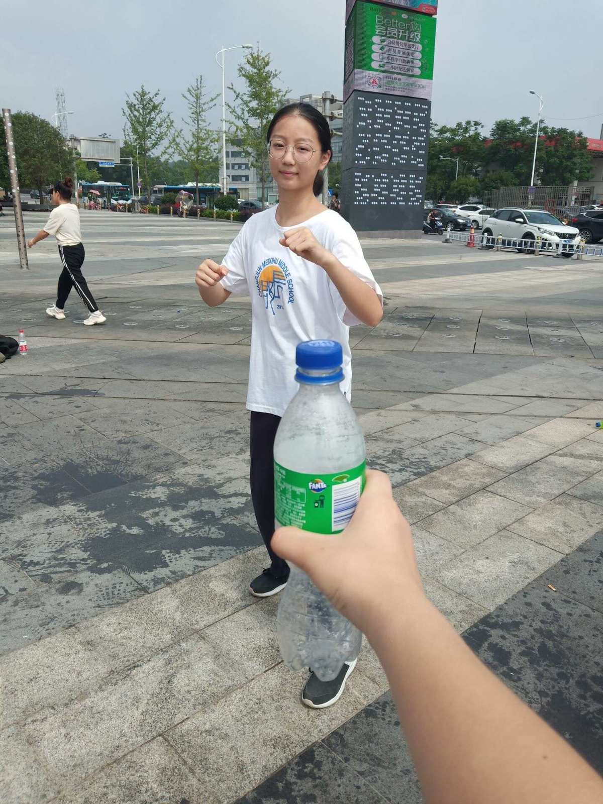 两个人踢瓶盖的手机游戏_踢瓶子游戏_踢瓶子游戏规则