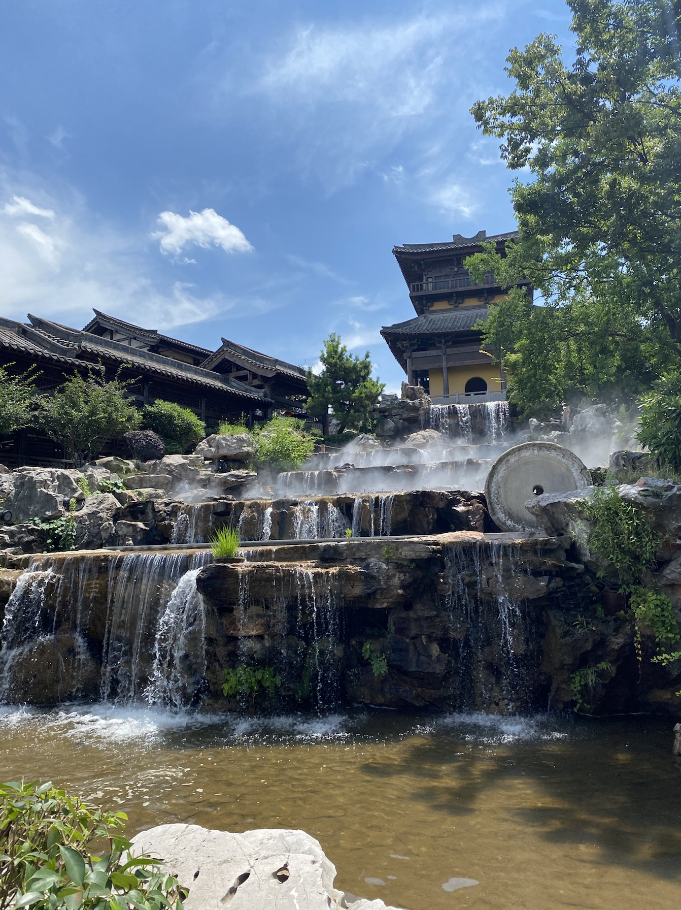 经营旅游城手机版游戏-新手市长打造梦幻旅游城，如何吸引游客？