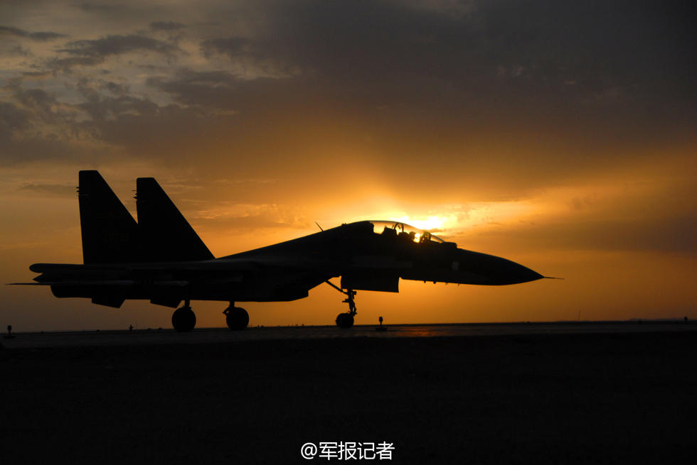 战斗机编队手机游戏_战斗机战术编队队形_战斗机编队视频