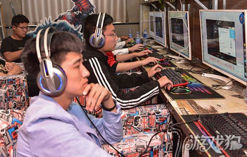在手机上面可以玩什么游戏_玩手机游戏可以赚钱吗_手机玩游戏可以吗
