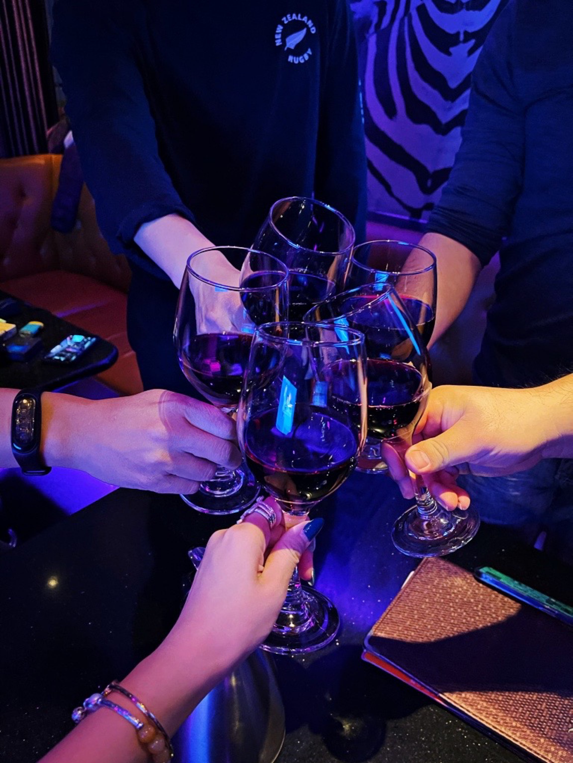 聚餐喝酒手机游戏_聚会喝酒手机小游戏_喝酒聚餐的游戏
